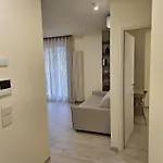 Via Bachelet 8 Luxury House דירה צ'יביטאנובה מארקה